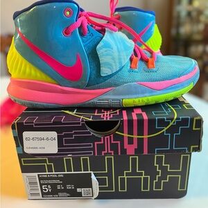 Kyrie 6 pool basketball shoes. Comes with extra laces